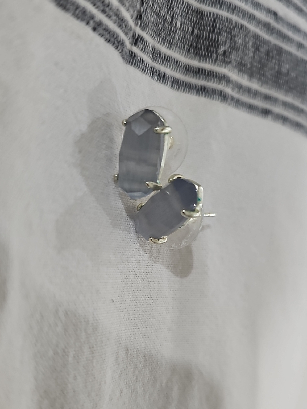 Kendra Scott Faceted Light Gray Daria Stud Earrings